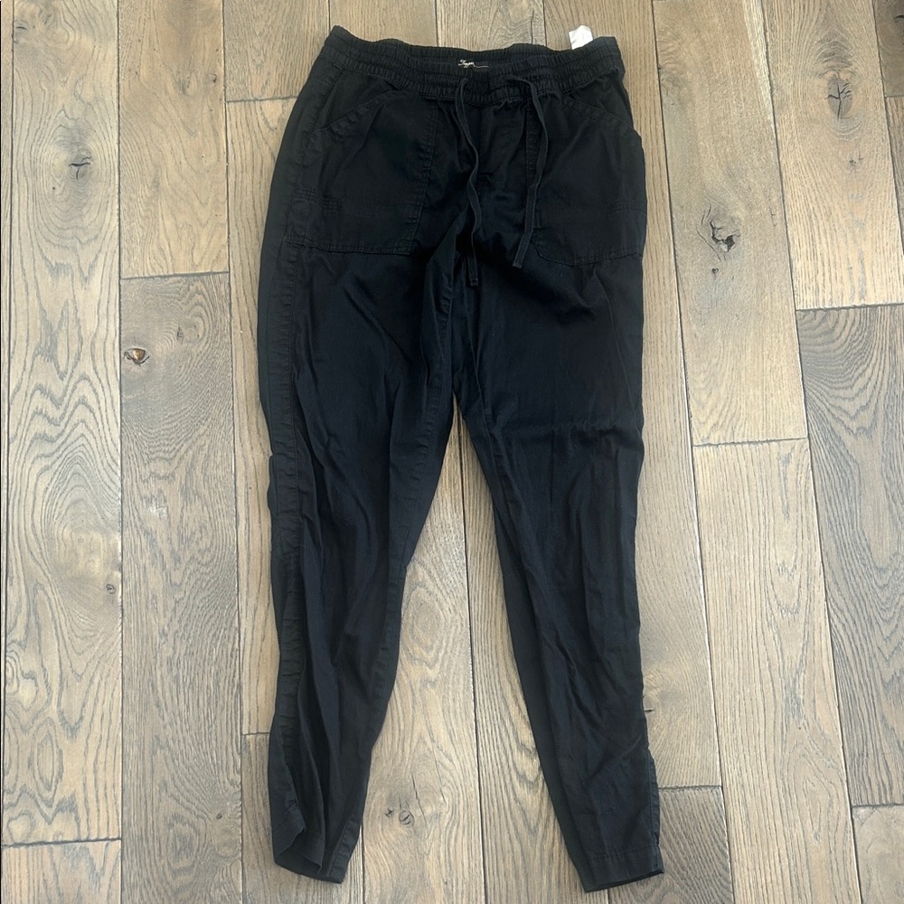 Woman’s Black Jogger Pants